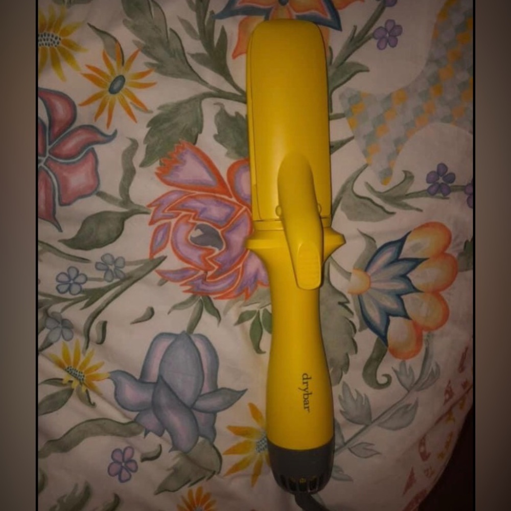 Dry bar: straight up magic blow out brush